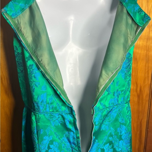 Elegant Green Floral Dress - Picture 9 of 9